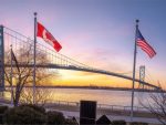 Pont Ambassador au crépuscule.